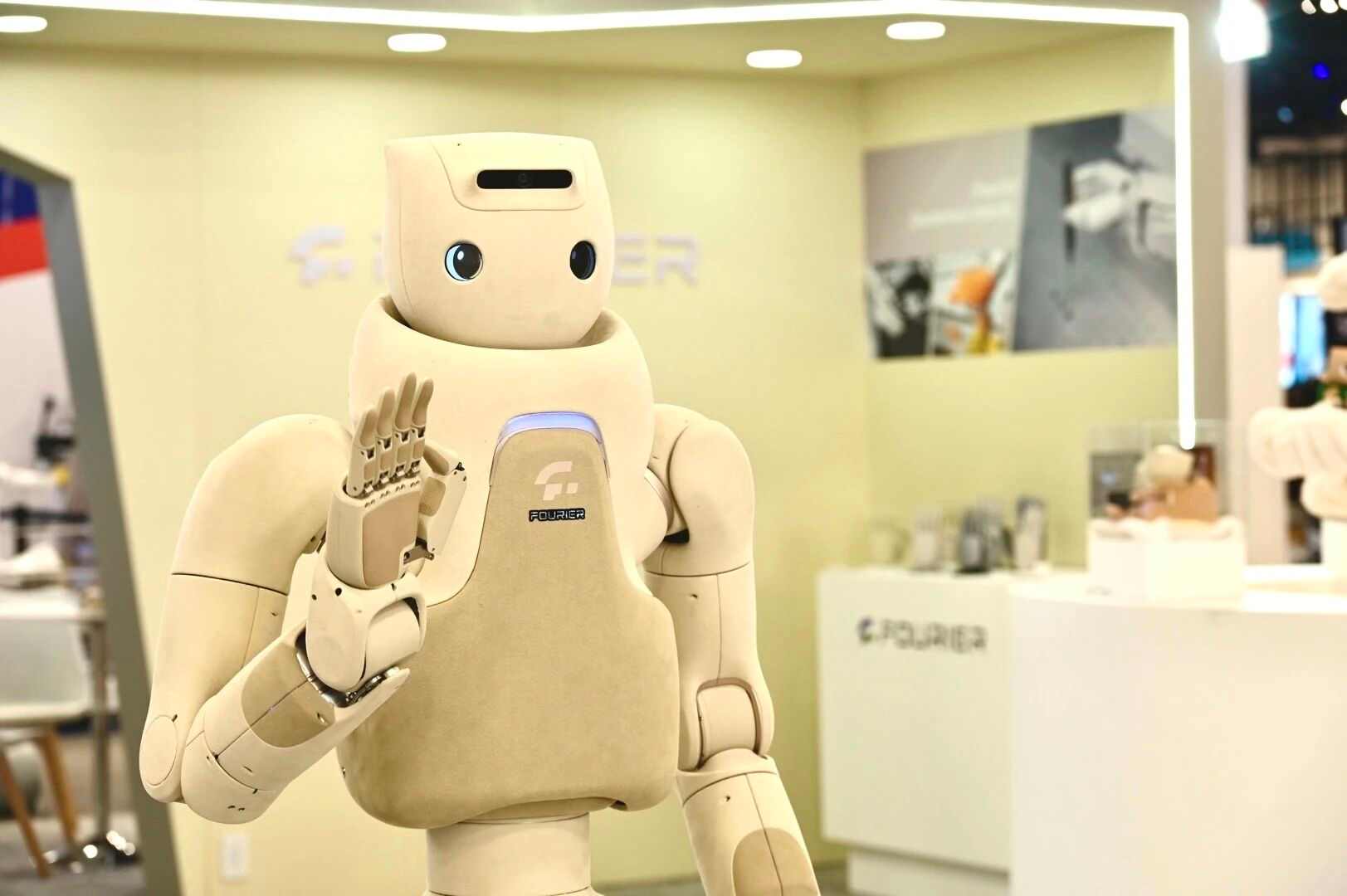 CES 2026：傅利叶携全尺寸人形机器人GR-3重磅亮相